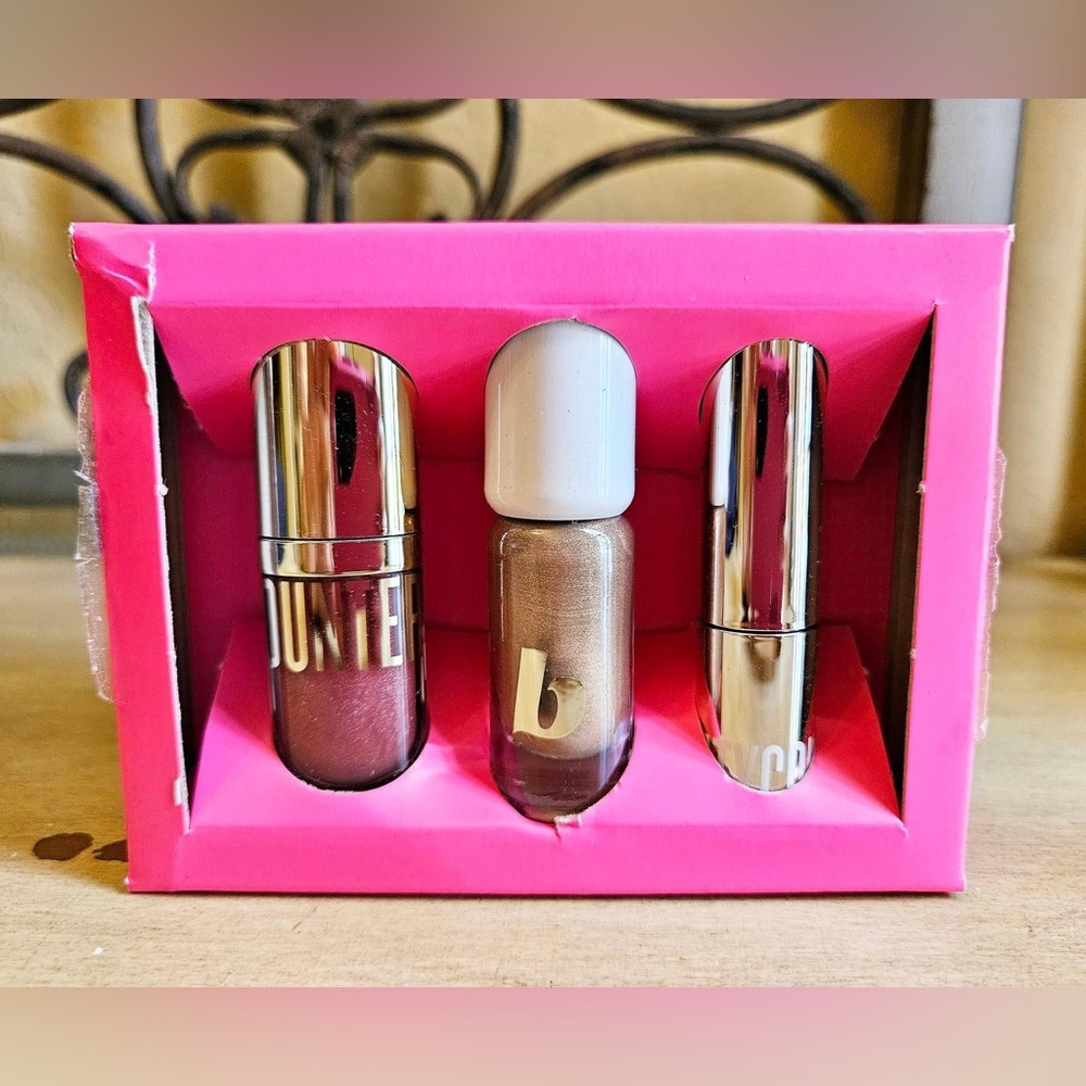 Beautycounter Going Places Makeup Kit - Picture 4 of 8